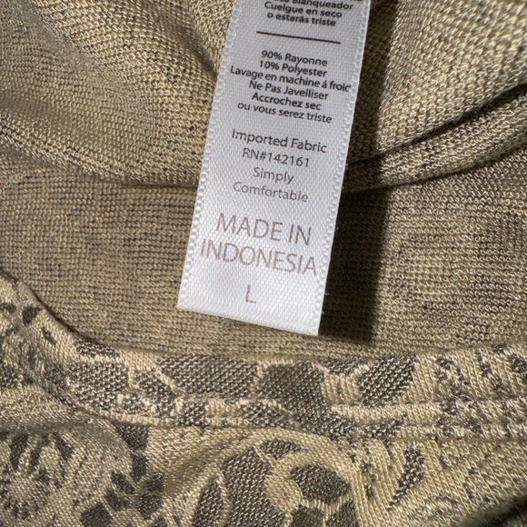 NWT LuLaRoe classic tee size L - Picture 2 of 2